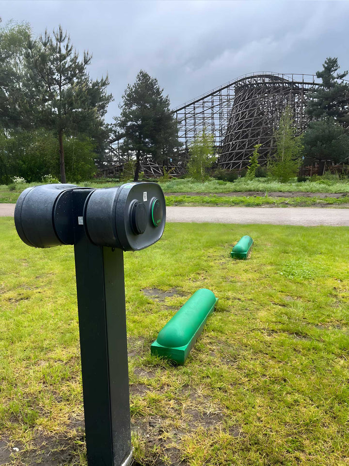 Laadpaal aan de muur of op een paal – wat zijn de voor- en nadelen?