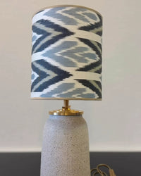 Blue Ikat Pearl – blauw-witte retro tafellamp