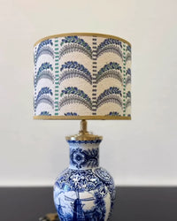 Porcelain Waves – blauw-witte vaaslamp