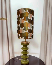 Olive Geometry – geometrische retro tafellamp